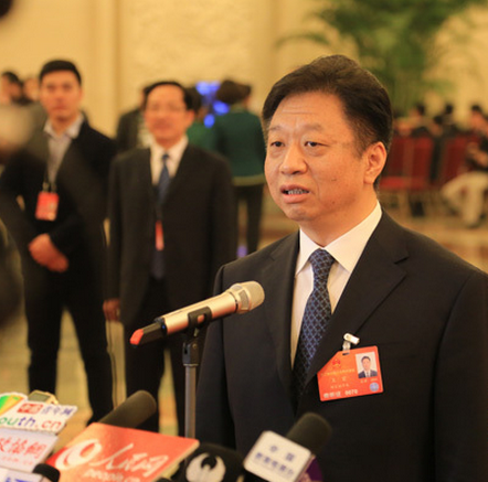 国家海洋局局长王宏接受记者采访