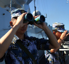 环太”军演：中国海军编队主炮对海上移动靶射击