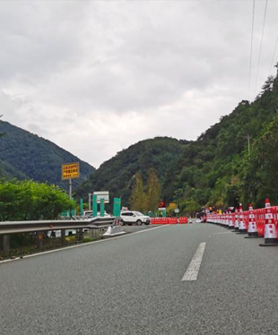 四川高速交警提醒：京昆高速雅西段路况风险提升 自驾车出行需谨慎