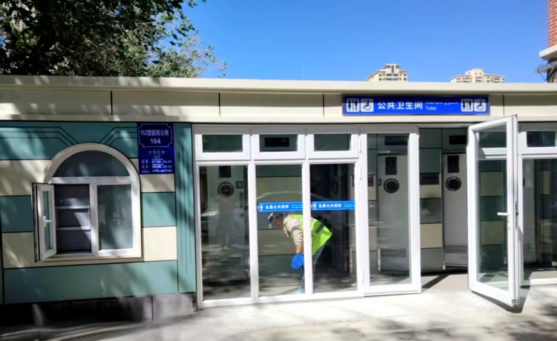 石河子市26小区建设路市场新添环保公厕 城市便民设施再升级