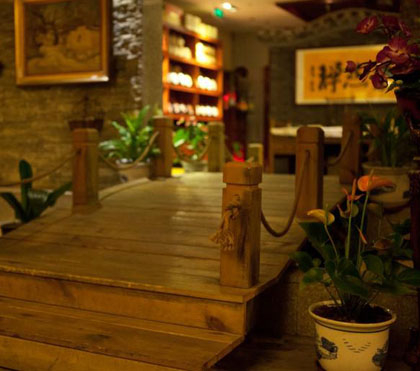 云山珠水·自然禅道茶馆以灰砖青石板体现禅精神