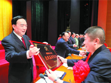 自治区庆祝中国共产党成立98周年暨表彰大会隆重召开